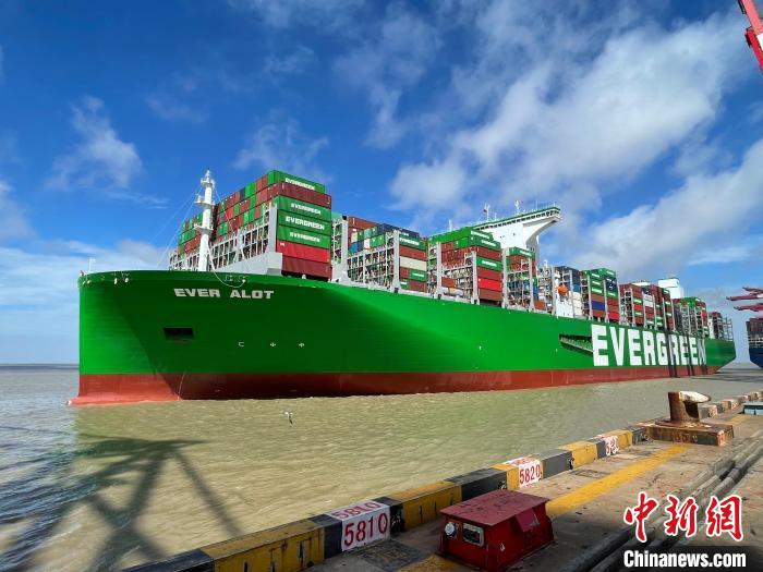 單船運能“天花板”不斷打破上?？诎丁按蟠洕狈脚d未艾