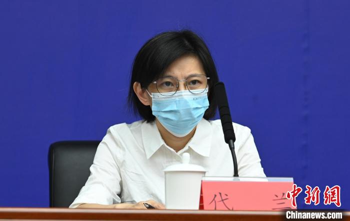 成都市經信局總工程師代蘭?！“苍?攝