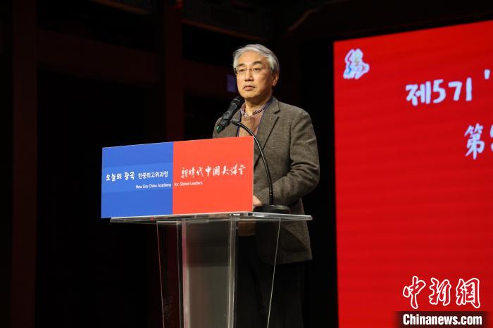 韓國前國務調整室長李錫駿致辭。 中國駐韓國大使館供圖