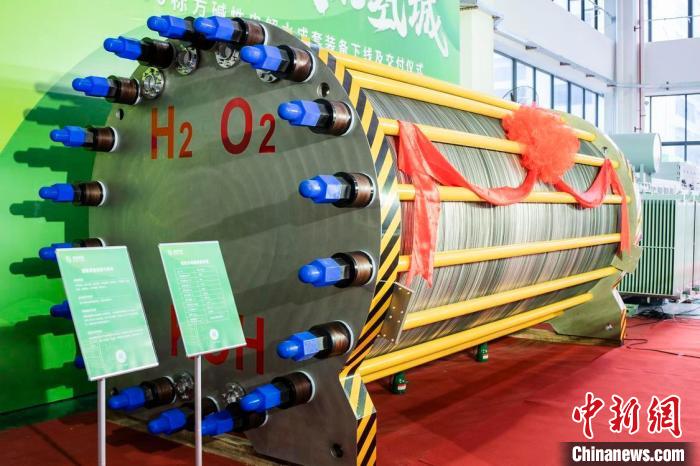 堿性電解水制氫成套設備在佛山南海里水下線 區國峰 攝