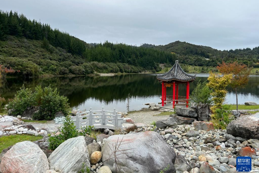 這是4月29日拍攝的新西蘭羅斯華人淘金紀念公園一角。新華社發(fā)（沃爾特 攝）