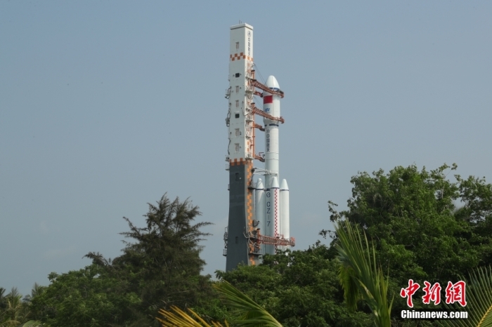 圖為轉運現場。攝影 邱立軍 黃國暢