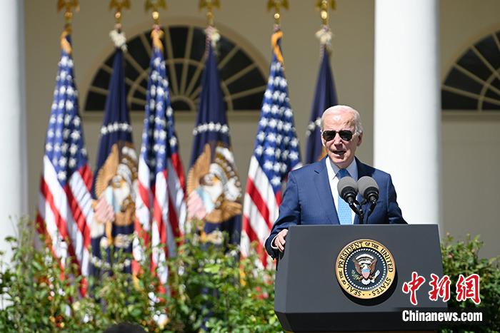 當(dāng)?shù)貢r間4月25日，美國總統(tǒng)、民主黨人拜登以一段競選視頻宣傳片，正式宣布2024年競選連任。資料圖為拜登在白宮。 <a target='_blank' href='/' _fcksavedurl='/'><p  align=