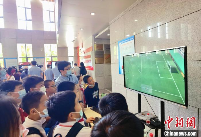 中科院自動化所“自動化之光”公眾科學(xué)日活動現(xiàn)場。　中科院自動化所 供圖