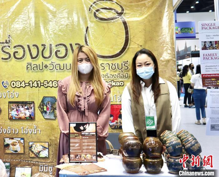 泰國舉辦規模最大旅游B2B銷售活動對接全球旅游業，圖為交易會上的陶瓷工藝品展位。 王賢思 攝
