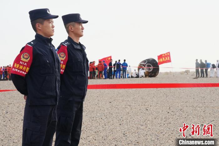 通訊：列陣大漠護神舟十五號載人飛船凱旋