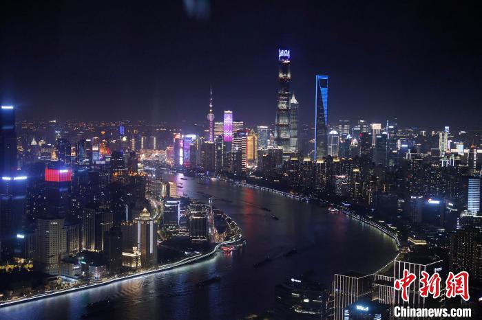 6月3日晚，鳥瞰上海黃浦江兩岸城市夜景?！∫罅⑶?攝