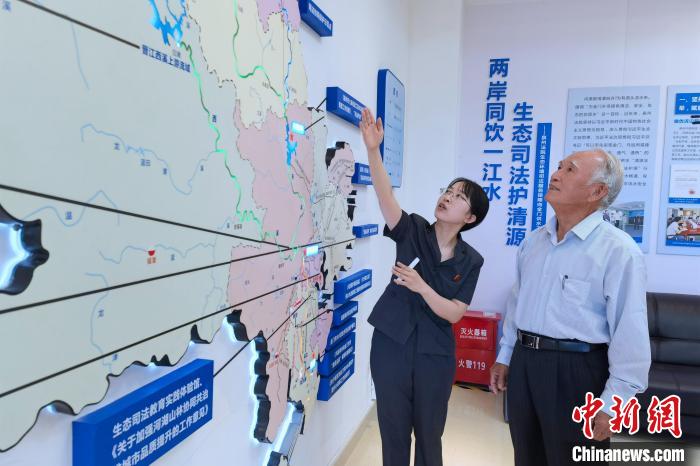 金門(mén)同胞參觀金門(mén)供水水源生態(tài)司法保護(hù)基地?！O虹 攝