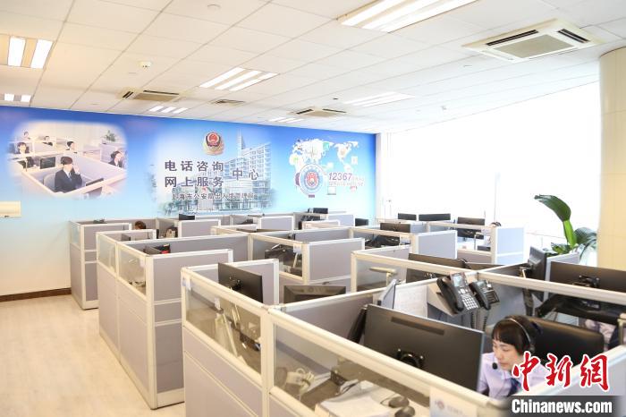 警方表示，自2023年1月9日至5月31日，上海出入境12367服務平臺還累計接處來電超15萬通。　上海市公安局供圖