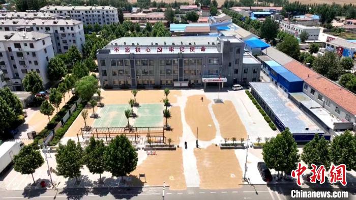 德州陵城區開放1297處鎮村公共場地，緩解農民曬糧難題。　陵城區委宣傳部供圖