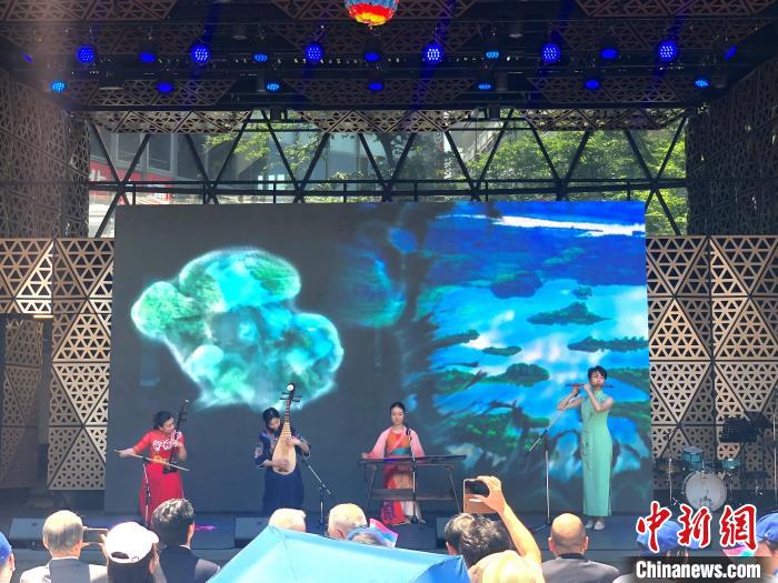 開幕式上舞臺展演之一《水龍吟》。　中國駐東京旅游辦事處供圖