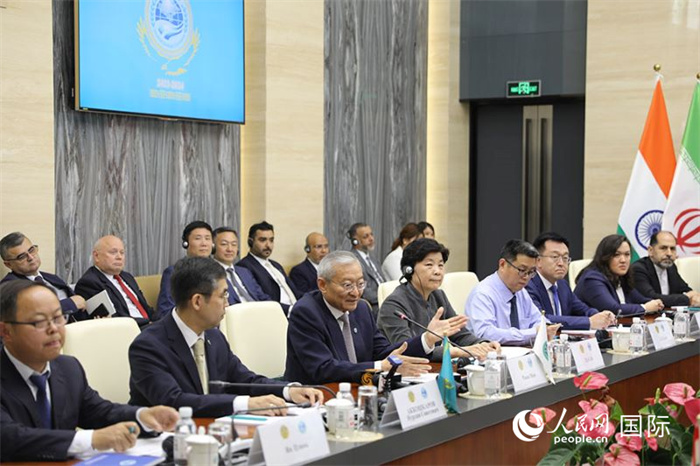 上合組織秘書長張明發表講話。人民網 俄布拉依攝