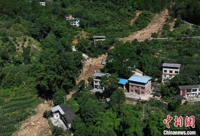 圖為航拍重慶萬州救援現場。　陳超 攝