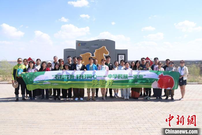 圖為臺胞體驗(yàn)大美內(nèi)蒙古。　托婭供圖