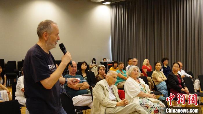 圖為現(xiàn)場觀眾提問。　柏林中國文化中心供圖