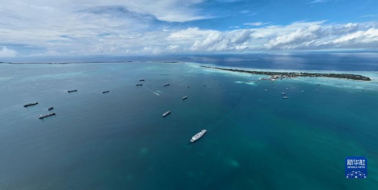 7月22日，中國海軍“和平方舟”號醫院船結束基里巴斯訪問，駛離塔拉瓦港。新華社發（桂江波 攝）