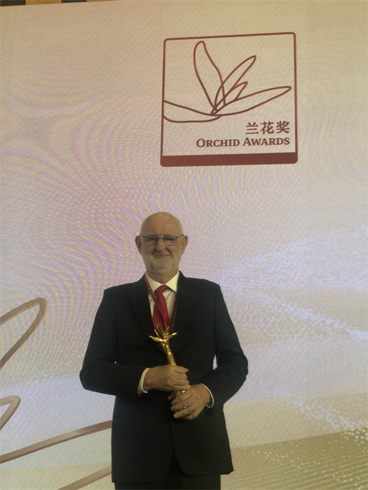 保利諾教授在頒獎典禮現場。 巴西圣保羅州立大學孔子學院供圖。