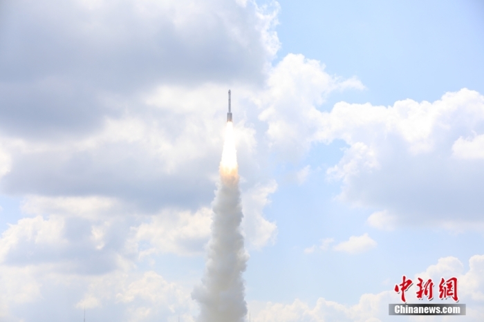 北京時間 2023年9月10日12時30分，中國在太原衛(wèi)星發(fā)射中心使用長征六號改運載火箭，成功將遙感四十號衛(wèi)星發(fā)射升空，衛(wèi)星順利進入預(yù)定軌道，發(fā)射任務(wù)獲得圓滿成功。該衛(wèi)星主要用于開展電磁環(huán)境探測及相關(guān)技術(shù)試驗。此次任務(wù)是長征系列運載火箭第487次飛行。王曉虎 攝