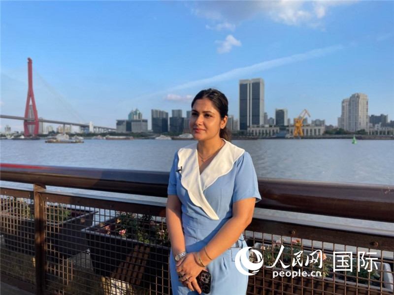 孟加拉國Channel24電視頻道主持人伊斯拉特·阿敏在上海市楊浦濱江接受采訪。 人民網記者 張榮攝