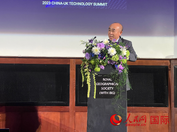 中國駐英國使館科技公參丁明勤發表致辭。人民網記者 周卓斌攝
