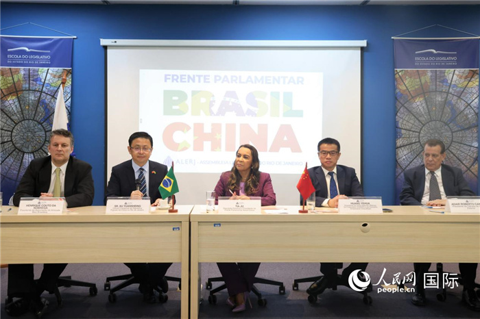 新一屆里約州巴西中國議員陣線在里約熱內盧成立并舉行慶祝活動，與會嘉賓在現場致辭。 人民網記者 時元皓攝