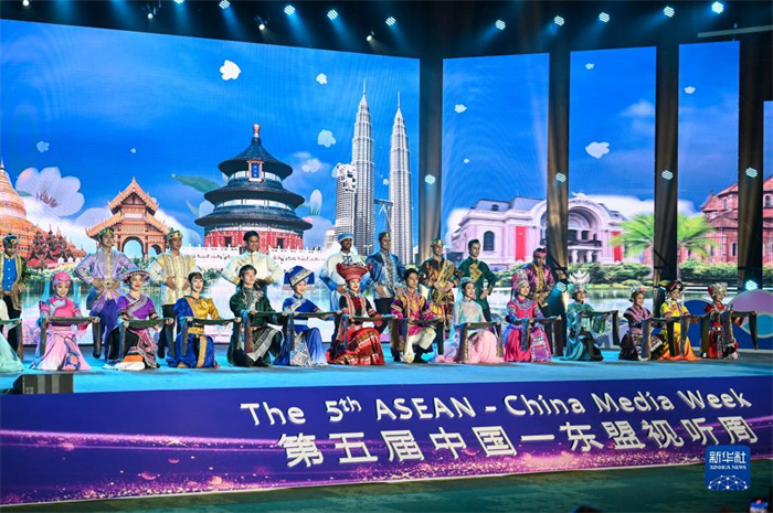 10月21日，在馬來西亞行政首都普特拉賈亞，演員在第五屆中國—東盟視聽周開幕活動上表演。新華社記者 程一恒 攝