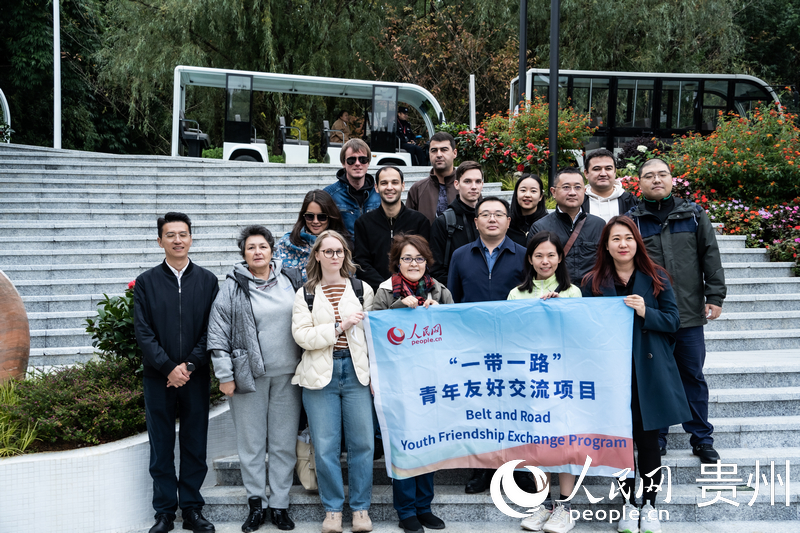 合影留念。人民網 陽茜攝