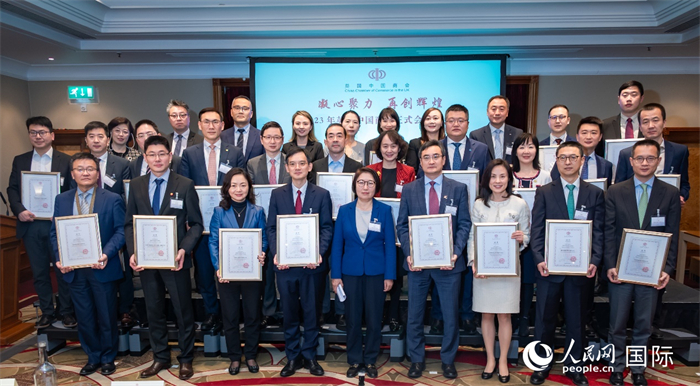 新一屆理事會成員合影 人民網 郭錦標攝