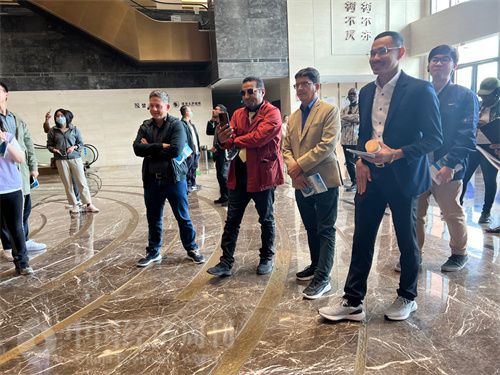   （外媒記者參觀中國藥都中醫藥博物館。中國經濟周刊記者 郭志強 攝）