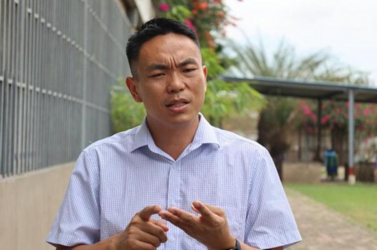   2023年10月24日，在加納特馬市，胡振興接受新華社采訪。（新華社發/賽特攝）