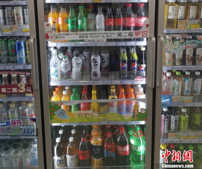 某便利店，最便宜的瓶裝飲料也在4元以上。<a target='_blank' href='/' ><p  align=