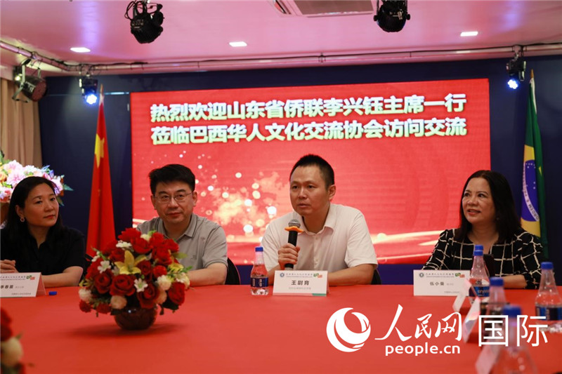 中國駐里約熱內盧副總領事王尉育（右二）發表致辭。人民網記者宋亦然攝