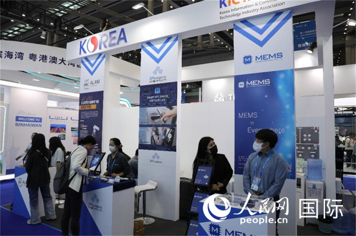 第二十五屆中國國際高新技術(shù)成果交易會15日在深圳開幕，圖為韓國企業(yè)展臺（人民網(wǎng)記者 魯揚攝）