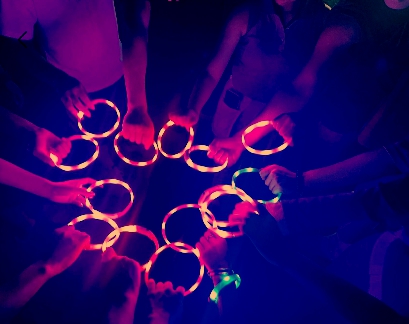 圖為玩家佩戴的手環。受訪者供圖