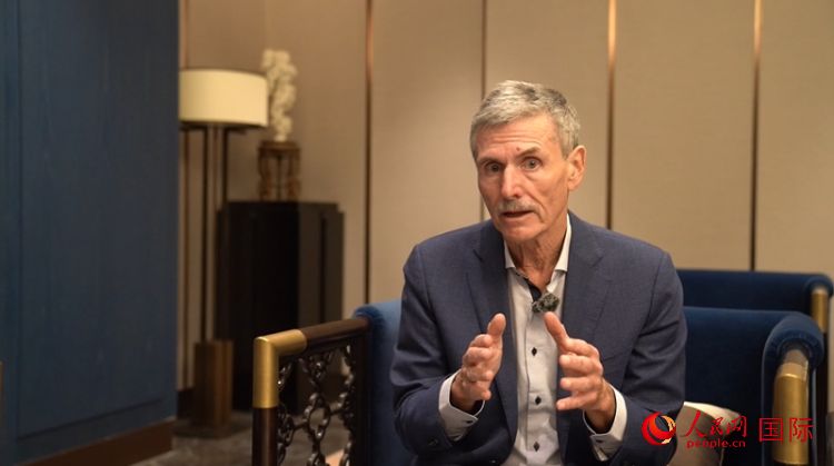 杜登霍夫接受采訪。人民網 劉動攝