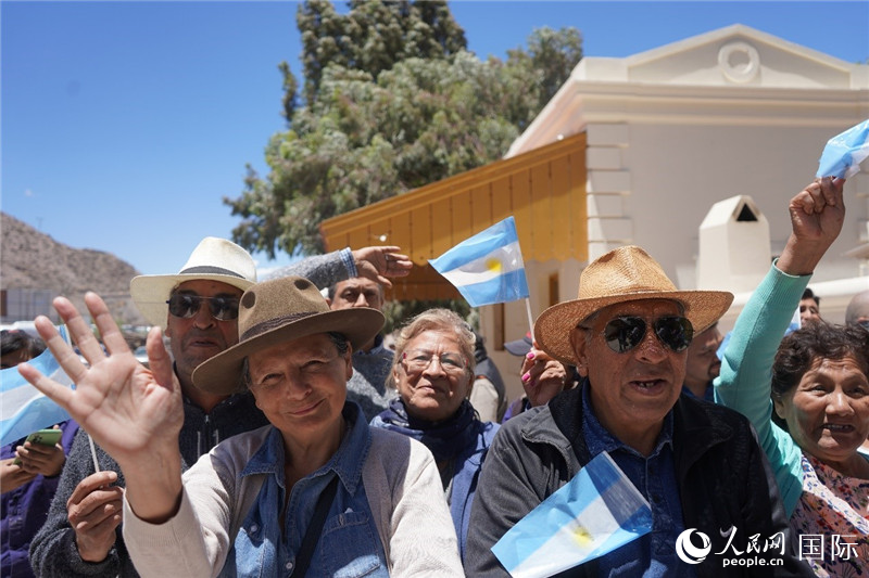 圖為當地民眾自發舉行慶祝活動。人民網記者 許放攝