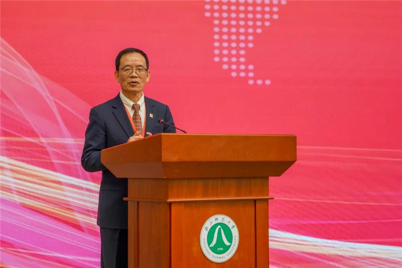 國務(wù)院學(xué)位委員會(huì)區(qū)域國別學(xué)學(xué)科評(píng)議組秘書長、浙江師范大學(xué)非洲研究院（非洲區(qū)域國別學(xué)院）院長劉鴻武致辭。主辦方供圖