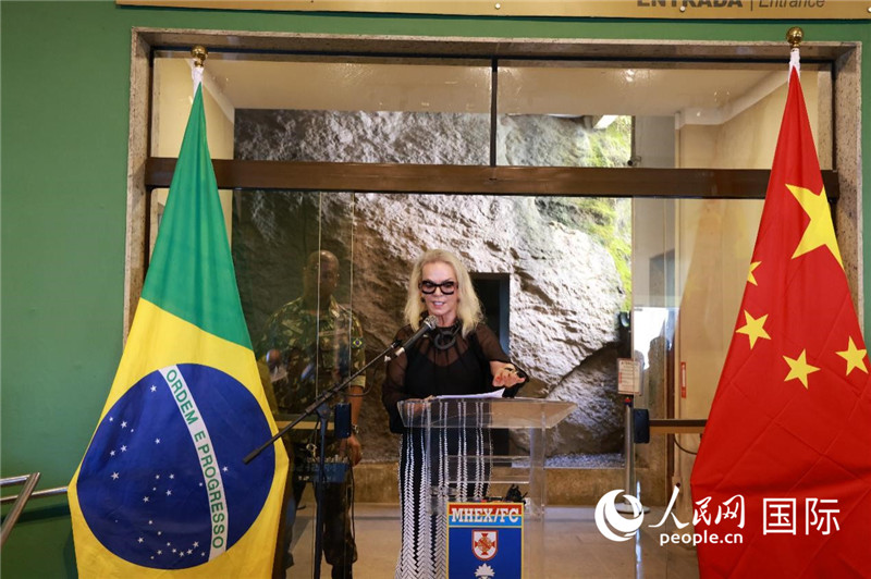 山河文化促進中心執行總裁瑪西婭·梅爾基奧爾在攝影展開幕式上致辭。 人民網記者 陳海琪攝