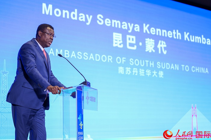 南蘇丹駐華大使蒙代在發布會上致辭。人民網記者 趙益普攝