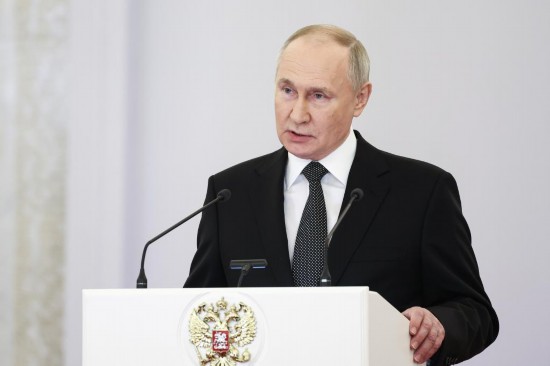 2023年12月8日，俄羅斯總統(tǒng)普京在莫斯科克里姆林宮出席“祖國英雄日”慶祝儀式。新華社/塔斯社