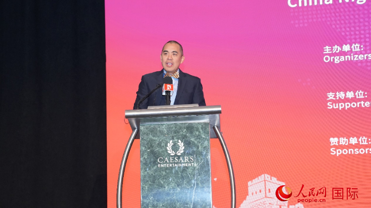 內(nèi)華達(dá)州副州長辦公室幕僚長魯?shù)稀づ撩鲌D安在論壇致辭。人民網(wǎng)記者 鄧圩攝