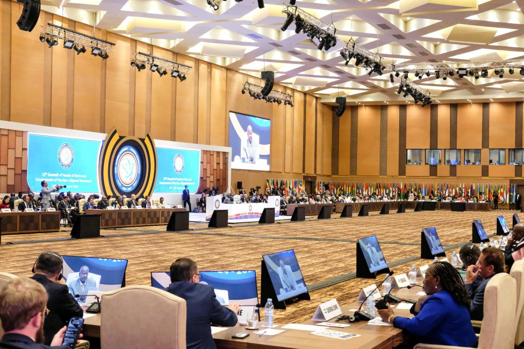 這是1月19日在烏干達首都坎帕拉拍攝的不結盟運動第19次峰會開幕式現場。新華社發（阿佳拉·納瓦達攝）