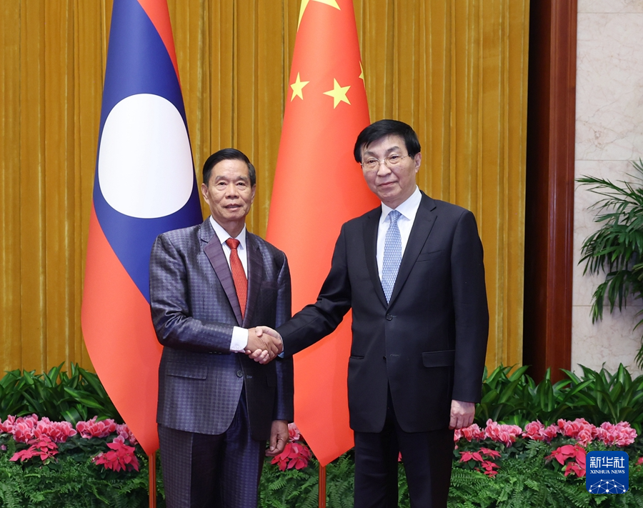 1月22日,中共中央政治局常委、全國政協主席王滬寧在北京會見老撾人民革命黨中央政治局委員、建國陣線中央委員會主席辛拉馮。新華社記者 王曄 攝