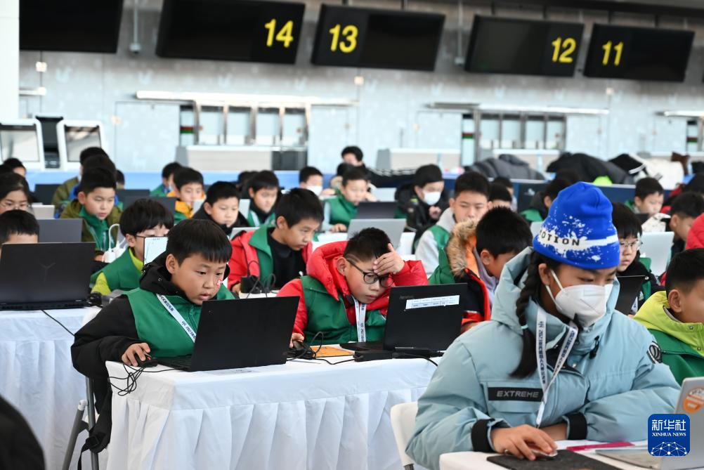 1月26日，選手們在比賽中。新華社記者 宋心平 攝