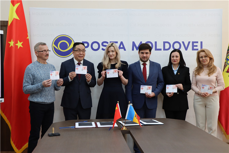 摩爾多瓦首發龍年生肖郵票。中國駐摩爾多瓦大使館供圖
