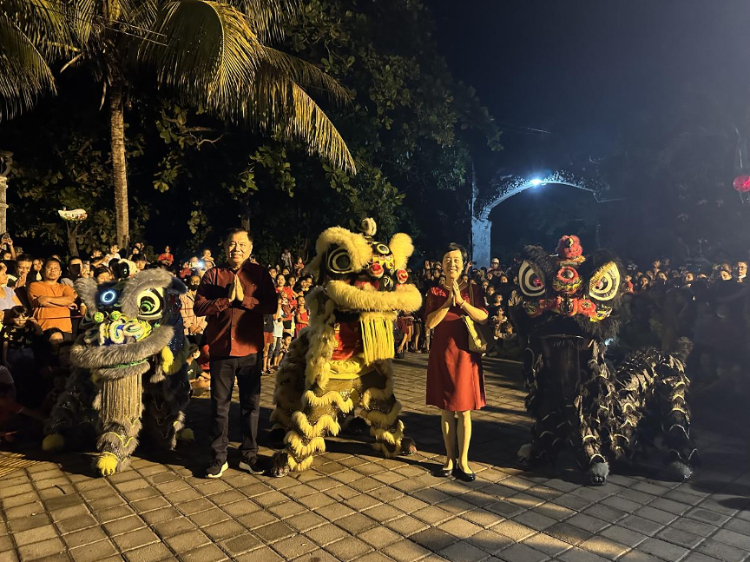 舞獅表演。巴陵康孔子學院供圖