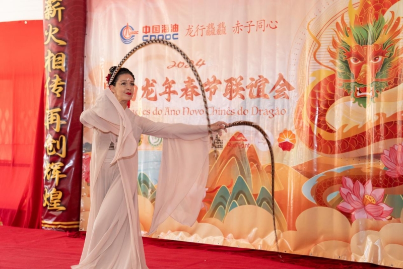 巴西藝術家表演中國舞。里約天主教大學孔子學院供圖