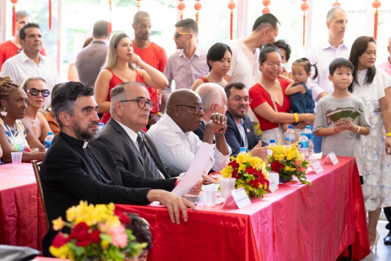 兩國民眾共同觀欣賞文藝表演。里約天主教大學孔子學院供圖