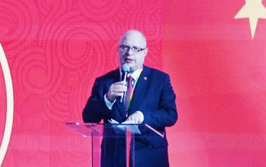 俄羅斯國家杜馬資產、土地和財產關系委員會主席兼俄中議員友好小組主席加夫里洛夫致辭。主辦方供圖