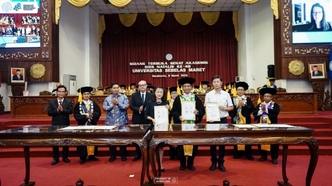 西華大學、三一一大學、印尼鋰源新材料有限公司、四川鋰源新能源有限公司四方共同簽署國際合作協議。印尼三一一大學孔子學院供圖